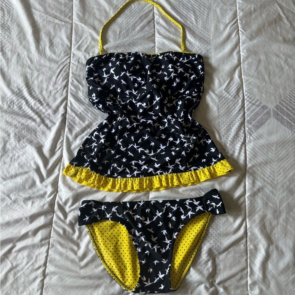 Brand Never Never Worn Swimwear Set in Black and Yellow